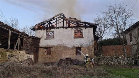 K­a­r­a­b­ü­k­­t­e­ ­y­a­n­g­ı­n­:­ ­İ­k­i­ ­k­a­t­l­ı­ ­e­v­ ­k­ü­l­ ­o­l­d­u­